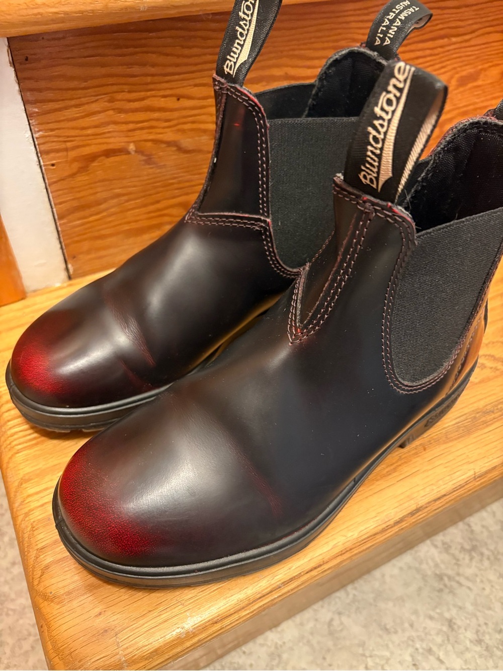 Blundstone Black Leather Women's Chukka Boots with Red Accent